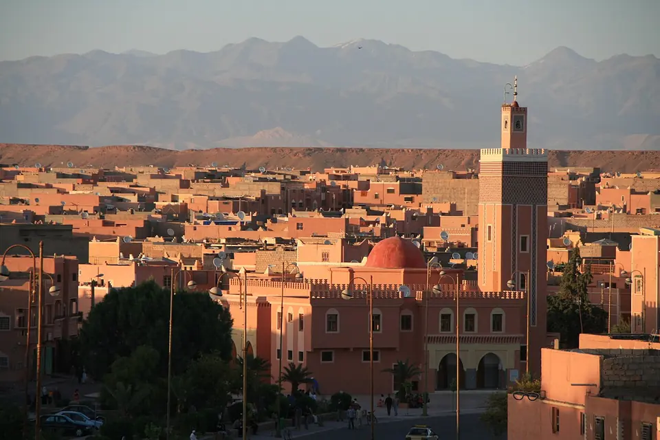 Vue de la ville de Ouarzazate et de son environnement désertique